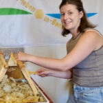 Honigverarbeitung Bienenweg mit Marie