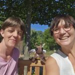 Neue Gartenbank /Sitzbank im Bamberger Bienengarten, eingeweiht durch Christine, Wolfi und Ilona