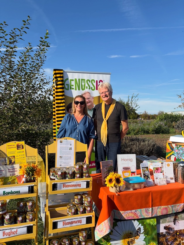 Bambergs Bürgermeisterin Eva Jutzler besuchte den Stand von Bienenleben-in-Bamberg.de anlässliche Erntedank auf dem Weltacker